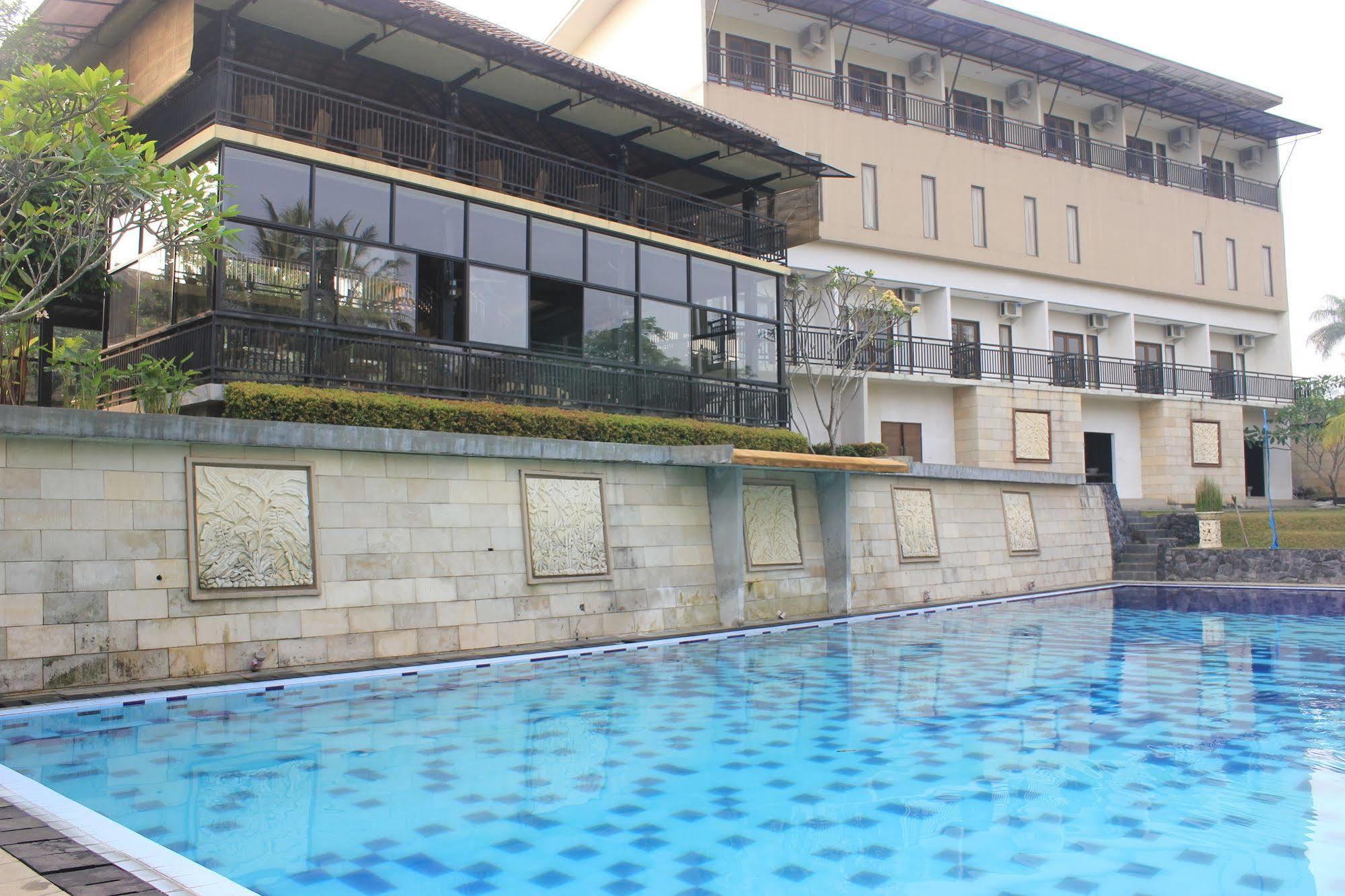 Bumi Cikeas Sentul Bogor Hotel Eksteriør billede